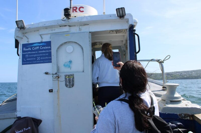 dublin-howth-cliffs-and-lighthouse-boat-tour
