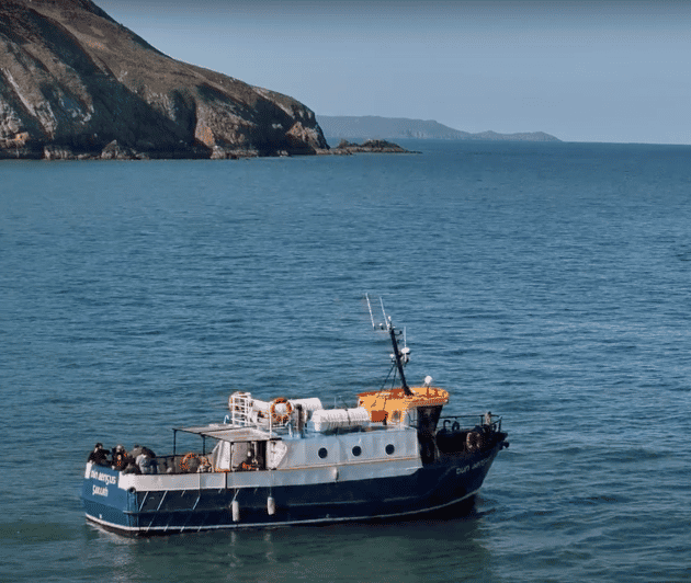 dublin-howth-cliffs-and-lighthouse-boat-tour