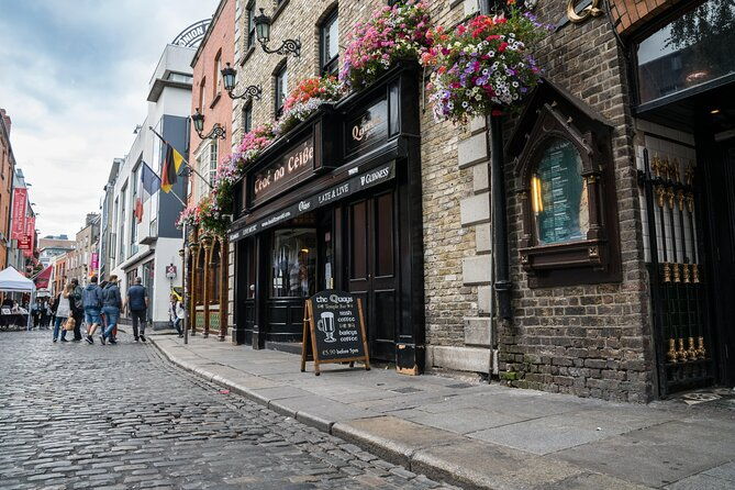 dublin-old-town-famous-pubs-exploration-game-and-tour