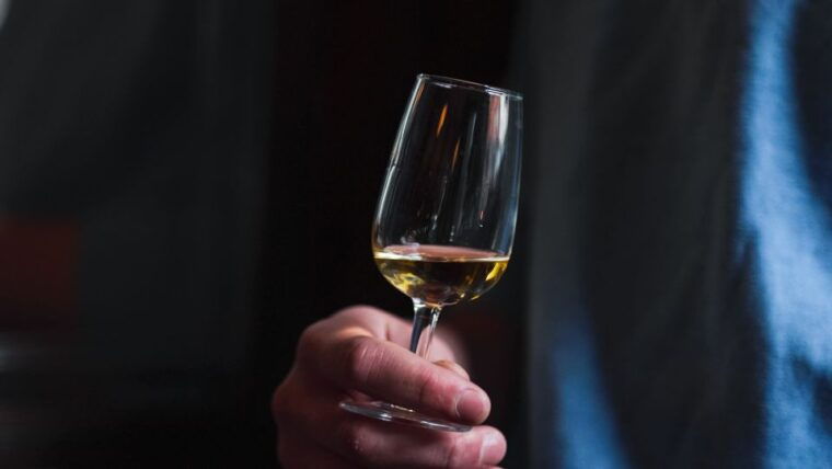 dublin-premium-whiskey-tasting-guided-by-local-expert