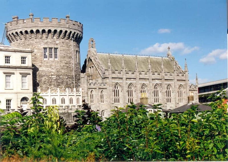 Dublin: Sightseeing Walking Tour in German - Key Points: