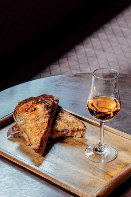 dublin-sip-stroll-whiskey-history-walking-tour-with-lunch