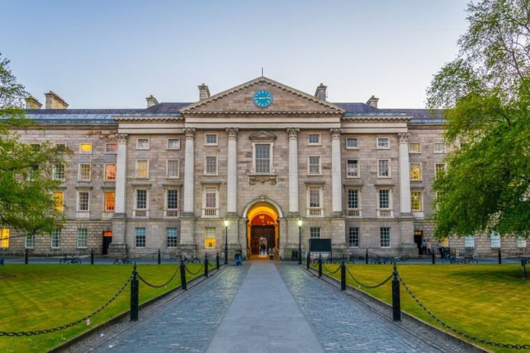 dublin-skip-the-line-book-of-kells-old-town-private-tour