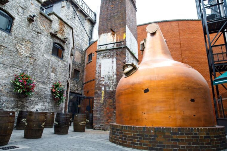 dublin-temple-bar-tour-with-jameson-distillery-whiskey-tour