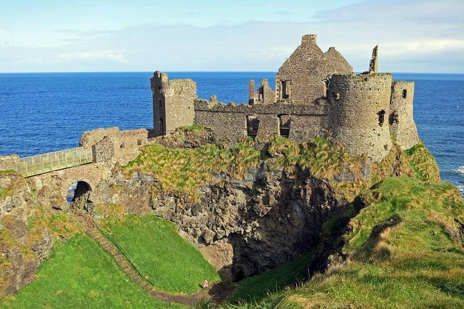 dublin-to-belfast-black-cab-dunluce-castle-giants-causeway