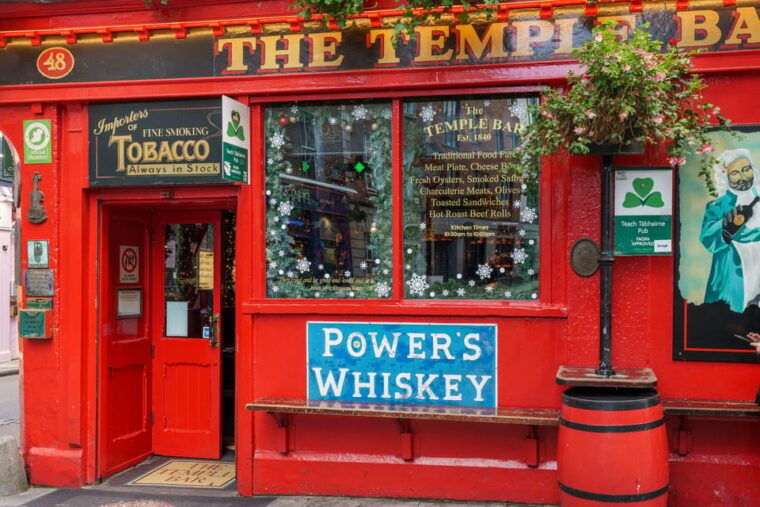 dublin-whiskey-trailexperience-historic-pubs-local-flavor