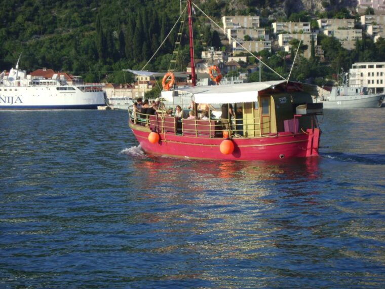 dubrovnik-blue-cave-and-elafit-small-group-boat-exploration