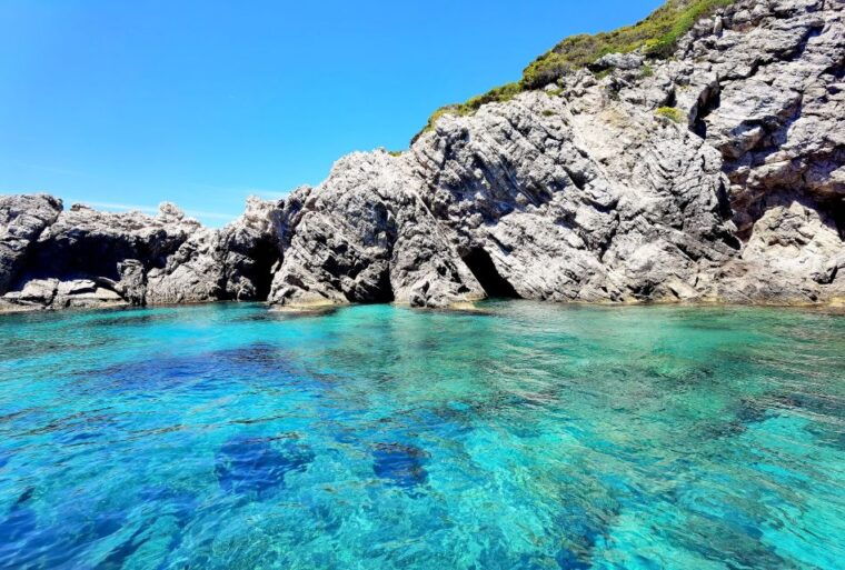 dubrovnik-blue-cave-sunj-beach-boat-tour-with-drinks
