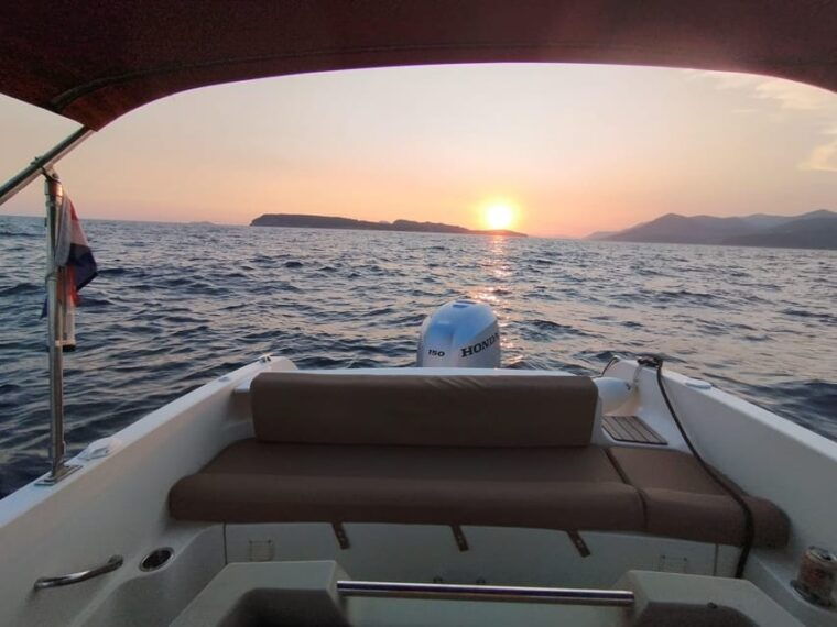 dubrovnik-golden-hour-relaxing-sunset-boat-tour