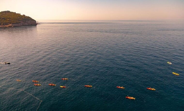 dubrovnik-guided-sunset-sea-kayaking-with-snacks-and-wine