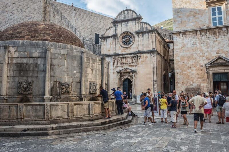 dubrovnik-old-town-walking-tour-walls-and-adriatic-views
