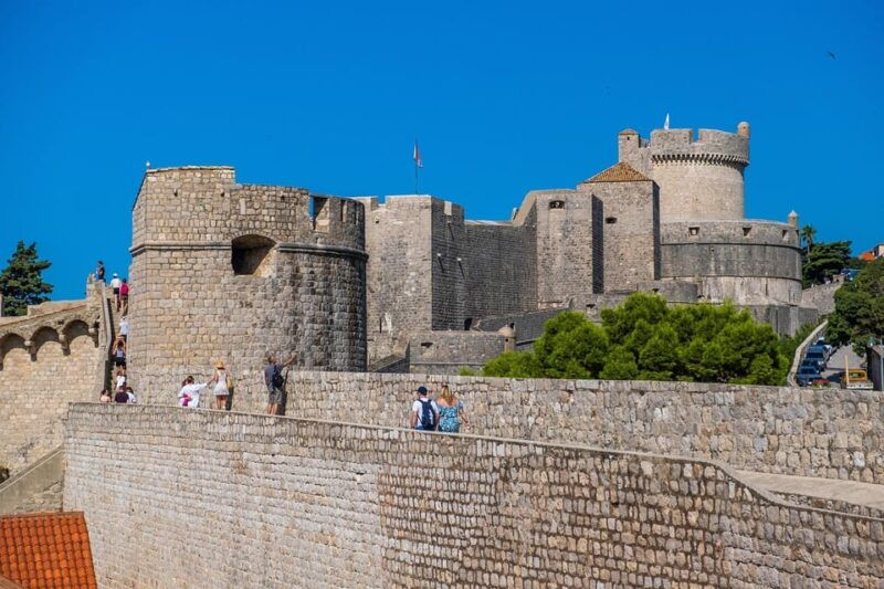 dubrovnik-old-town-walking-tour-walls-and-adriatic-views