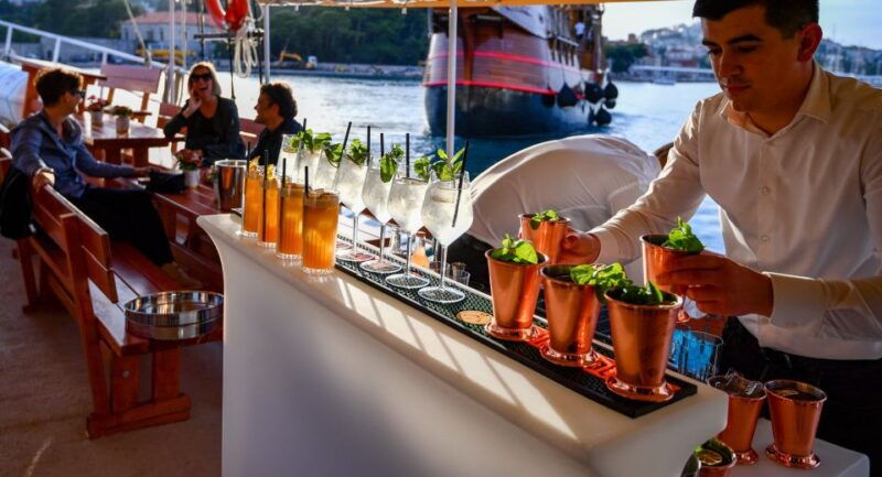 dubrovnik-panoramic-sunset-cocktail-cruise-around-old-town