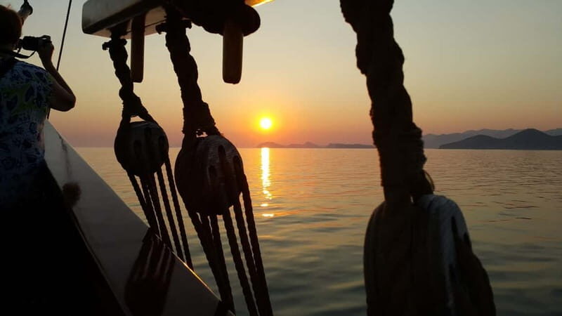 Dubrovnik: Panoramic Sunset Cruise-Karaka Ship (adult only) - The Experience in Detail: What to Expect
