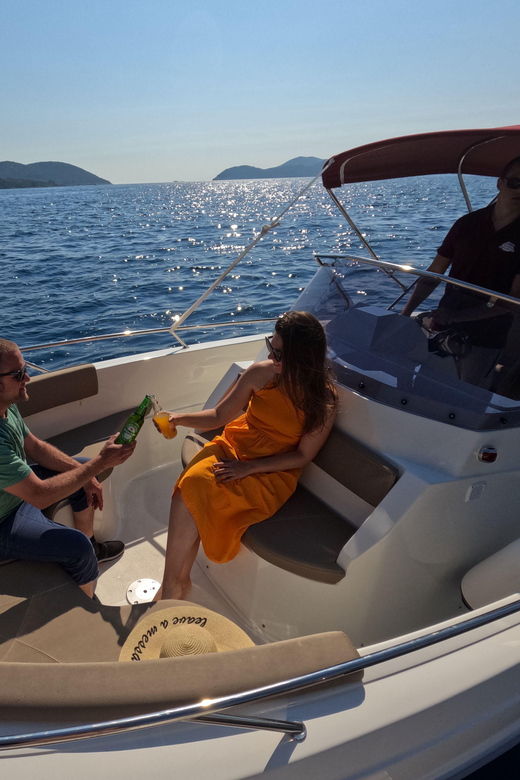 dubrovnik-private-speedboat-tour-caves-beaches-snorkeling