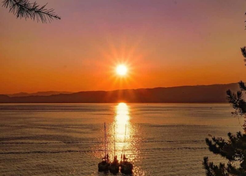 Dubrovnik : Private Sunset tour on a yacht around Dubrovnik - Key Points
