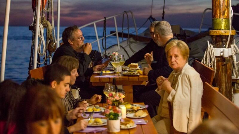 dubrovnik-sunset-dinner-cruise-around-the-old-town
