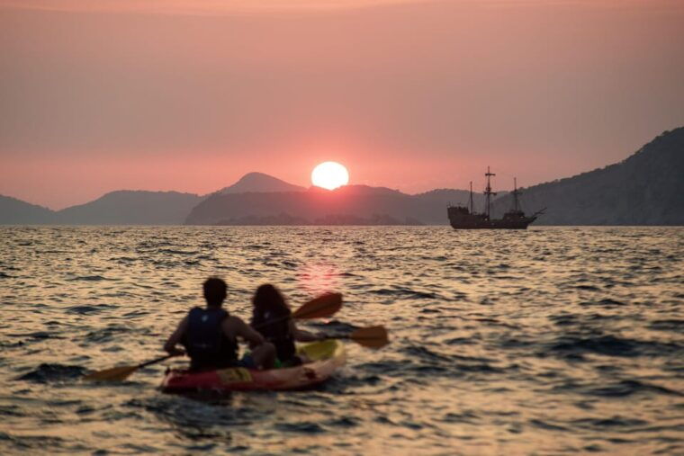 dubrovnik-sunset-kayaking-and-snorkeling-tour