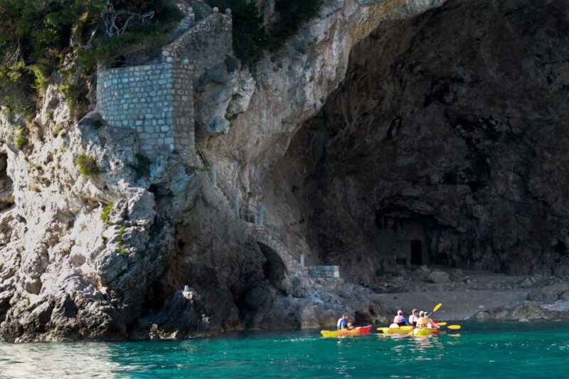 dubrovnik-sunset-sea-kayaking-tour-with-fruit-snack-wine