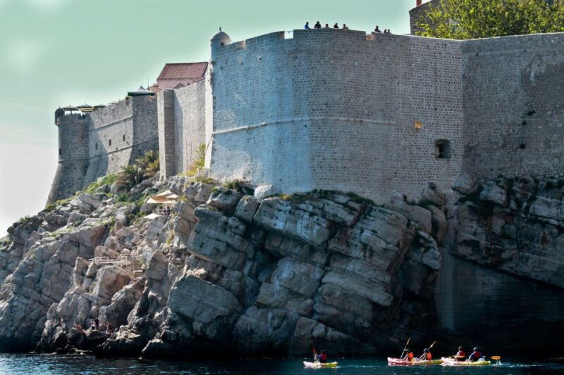 dubrovnik-sunset-sea-kayaking-tour-with-fruit-snack-wine