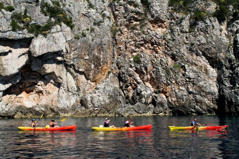 dubrovnik-sunset-sea-kayaking-tour-with-fruit-snack-wine