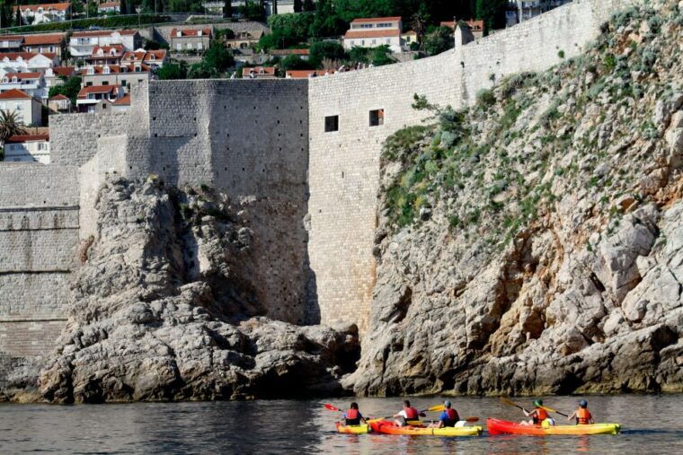 dubrovnik-sunset-sea-kayaking-tour-with-fruit-snack-wine