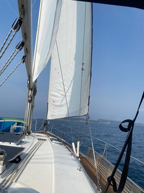 dubrovnikgroup-cruise-to-elaphiti-islands-on-a-sailingyacht