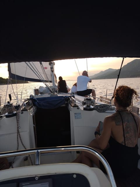 dubrovnikromantic-sunset-on-a-sailing-yacht