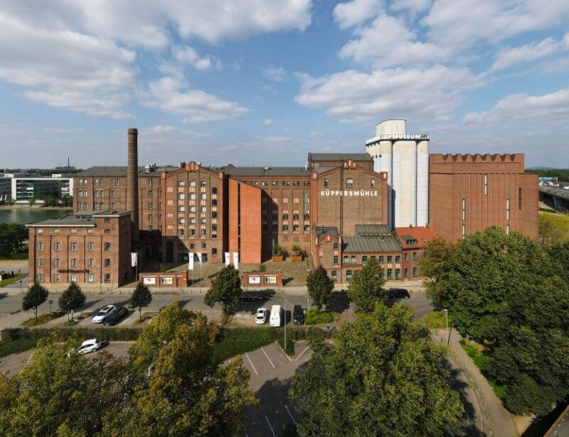 duisburg-guided-walking-tour-through-the-inner-harbour
