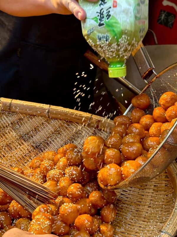 Dujiangyan: Evening Lantern Tour with Local Food - In-Depth Look at the Tour