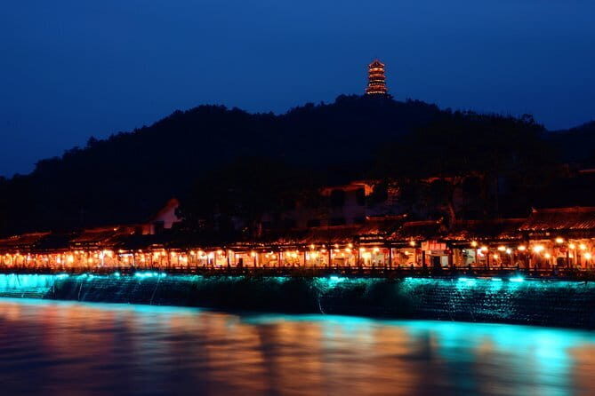 Dujiangyan Foodie Night Tour in Guanxian ancient town - A Closer Look at the Experience