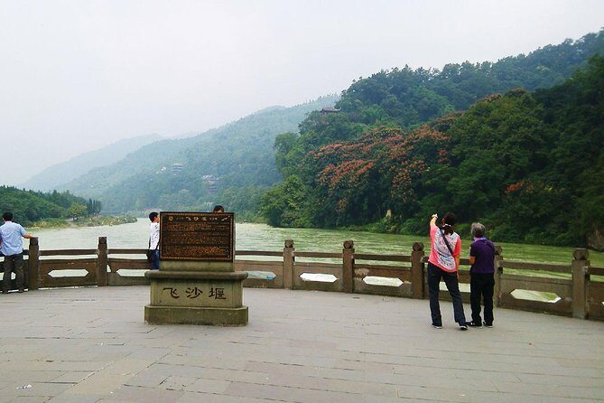 Dujiangyan Irrigation and Qingcheng Mountain Private Day Tour from Chengdu - Key Points