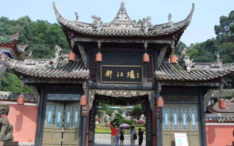 dujiangyan-irrigation-system-mount-qingcheng-private-tour