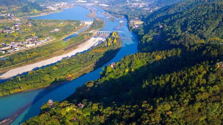 dujiangyan-irrigation-system-qingcheng-mountain-day-tour