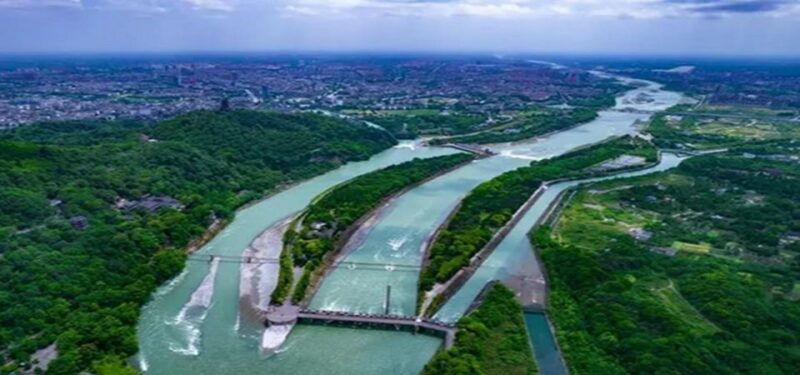 dujiangyan-panda-base-and-irrigation-system-park-day-tour
