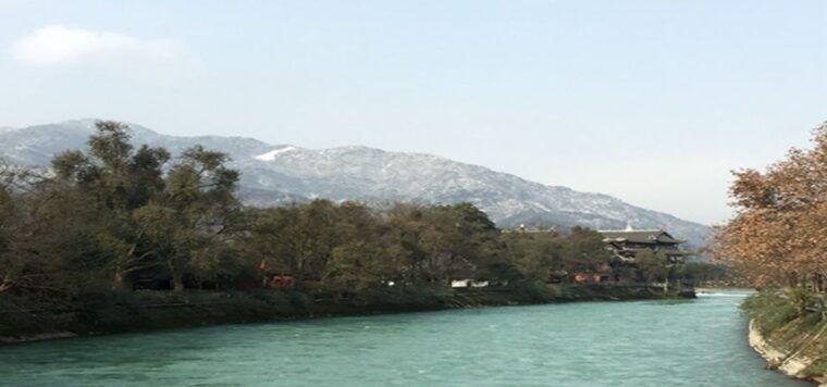 dujiangyan-panda-base-and-irrigation-system-park-day-tour