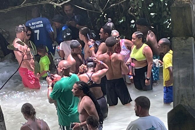 dunns-river-and-blue-hole-day-tour