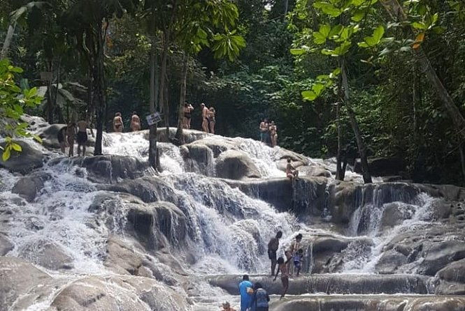 dunns-river-and-blue-hole-tour-from-ocho-rios