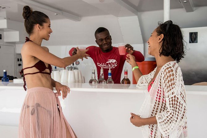 dunns-river-catamaran-cruise-from-ocho-rios