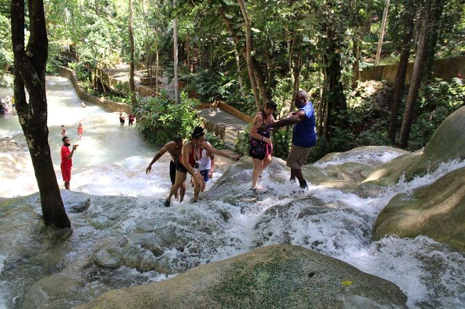 dunns-river-falls-and-blue-hole-day-tour