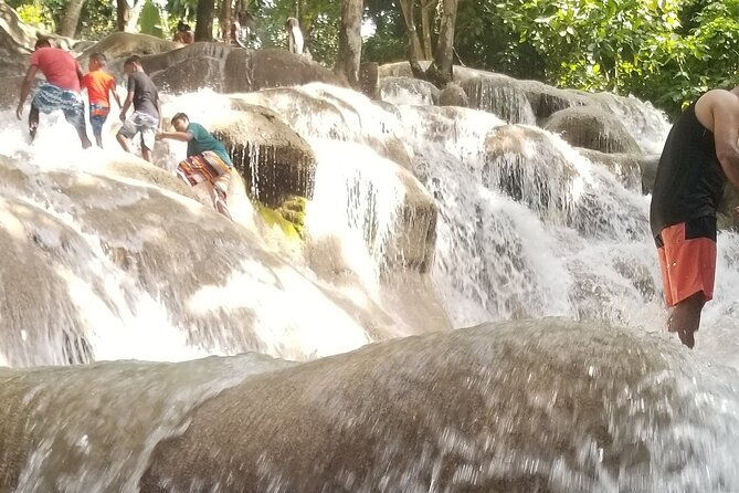 dunns-river-falls-and-blue-hole-private-transportation