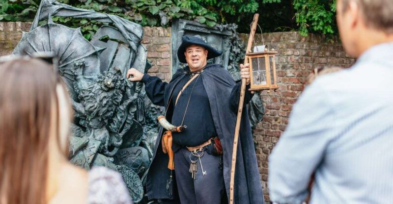 dusseldorf-guided-tour-with-a-night-watchman