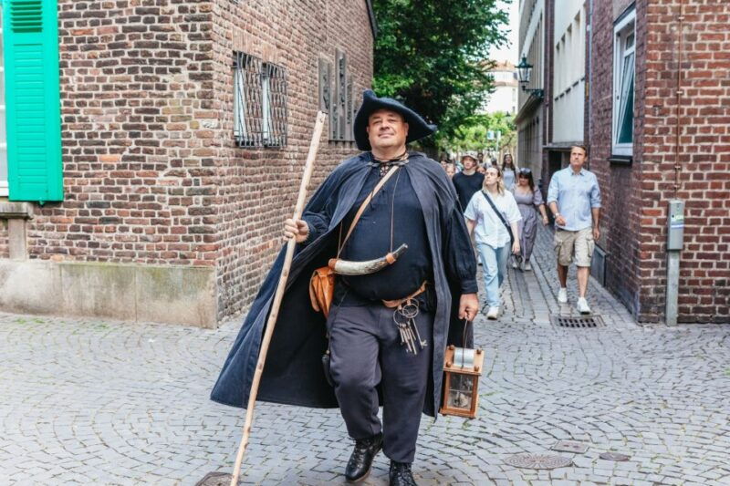 dusseldorf-guided-tour-with-a-night-watchman