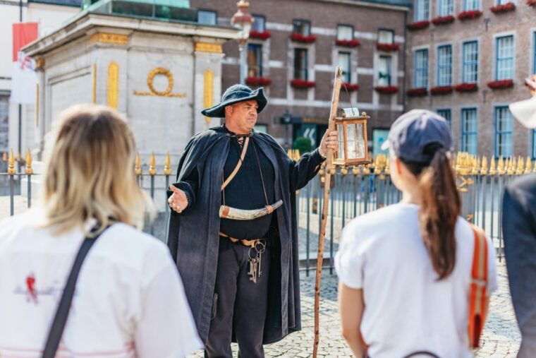 dusseldorf-guided-tour-with-a-night-watchman