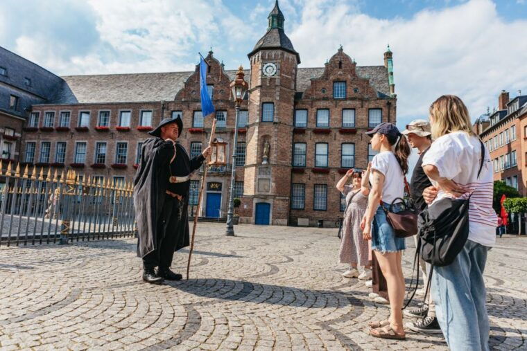 dusseldorf-guided-tour-with-a-night-watchman