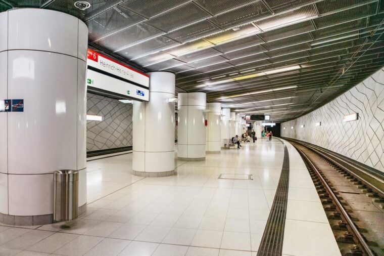dusseldorf-the-wehrhahn-line-metro-guided-tour