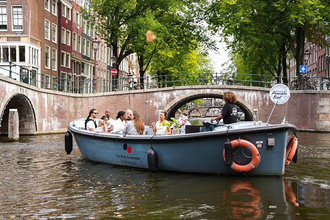 dutch-pancake-city-centre-canal-cruise