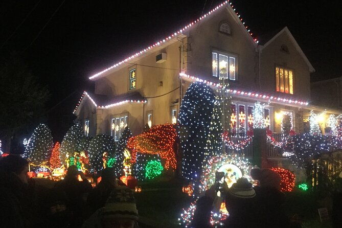 dyker-heights-brooklyn-christmas-lights-walking-tour