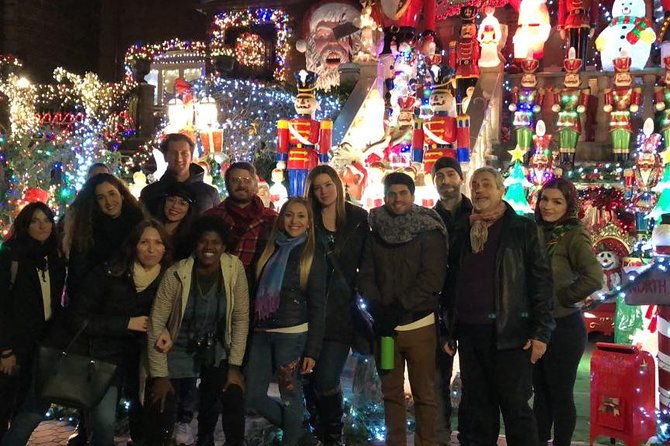 dyker-heights-christmas-lights-and-nyc-skyline-view-bus-tour