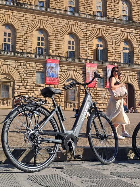 E-bike tour with Florentine tour guide, toast included - The Value of the Experience
